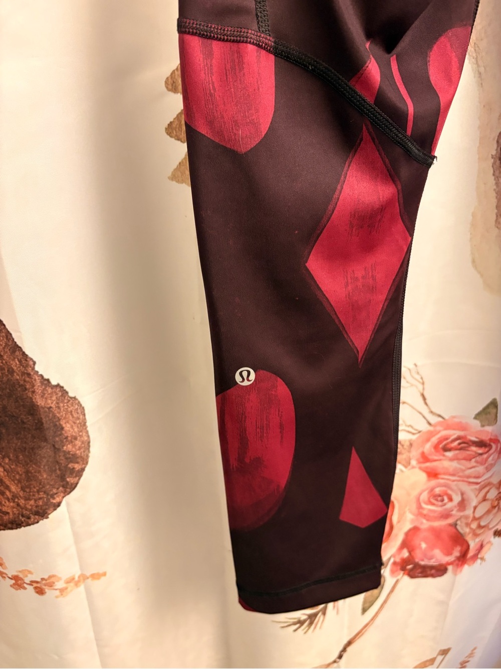 Size 8 lululemon Abstract Print Cropped Leggings - Picture 5 of 6